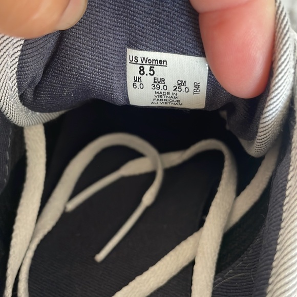 VANS Off The Wall | women’s size 8.5 low cut canvas skate shoe sneakers - Picture 11 of 11